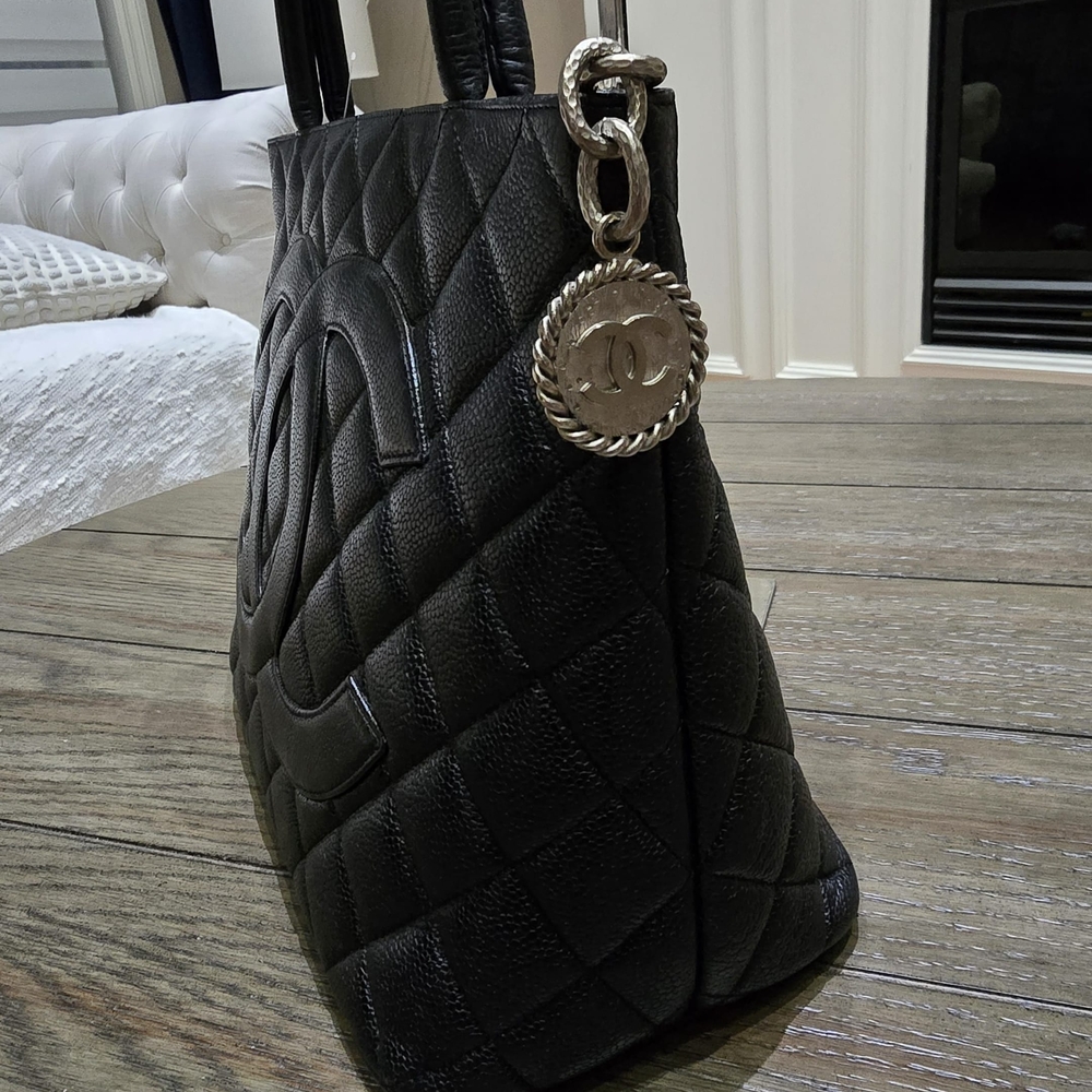 Chanel Black Quilted Leather Tote Bag - Picture 3 of 16
